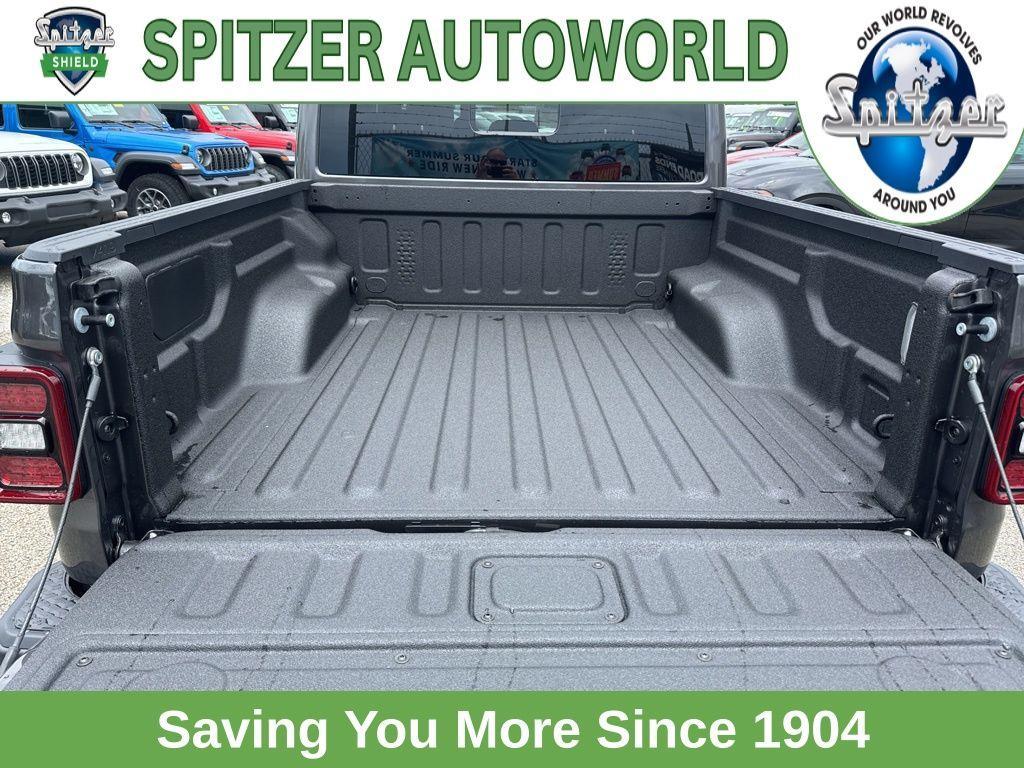 new 2025 Jeep Gladiator car, priced at $45,981