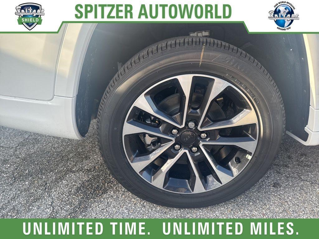 new 2025 Jeep Grand Cherokee L car, priced at $58,495