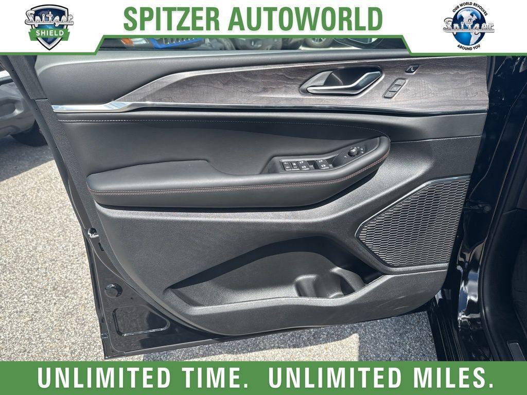 new 2025 Jeep Grand Cherokee L car, priced at $58,379