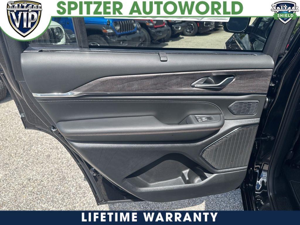 new 2025 Jeep Grand Cherokee L car, priced at $58,379