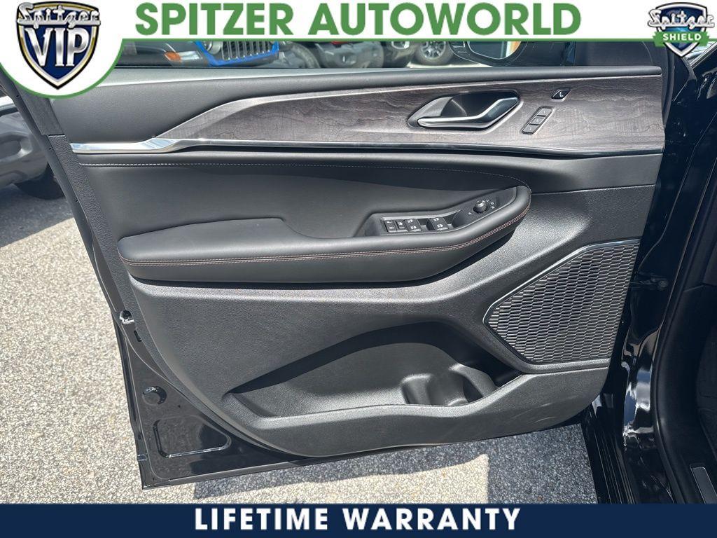 new 2025 Jeep Grand Cherokee L car, priced at $58,379