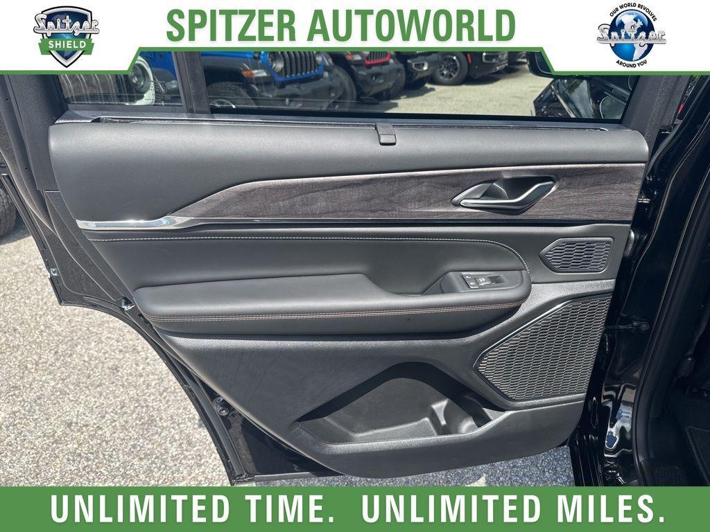 new 2025 Jeep Grand Cherokee L car, priced at $58,379