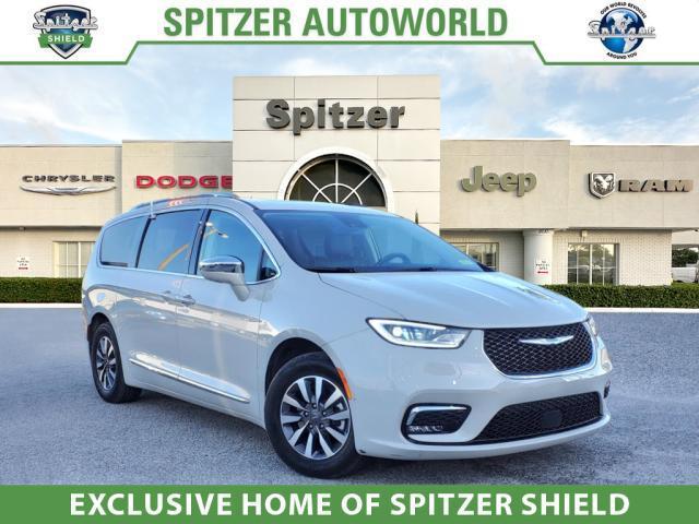 used 2021 Chrysler Pacifica Hybrid car, priced at $35,369
