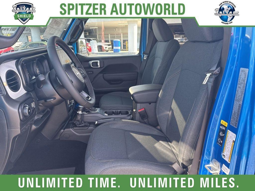 new 2025 Jeep Wrangler car