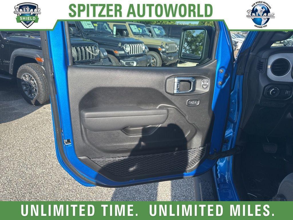 new 2025 Jeep Wrangler car