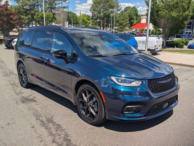 new 2025 Chrysler Pacifica car, priced at $53,340