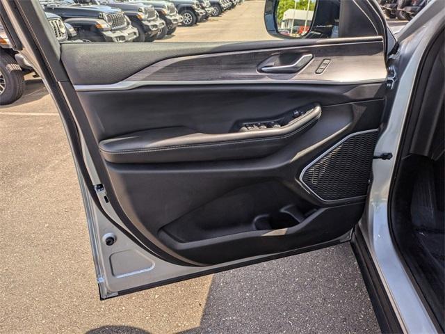 used 2022 Jeep Grand Cherokee car, priced at $31,595