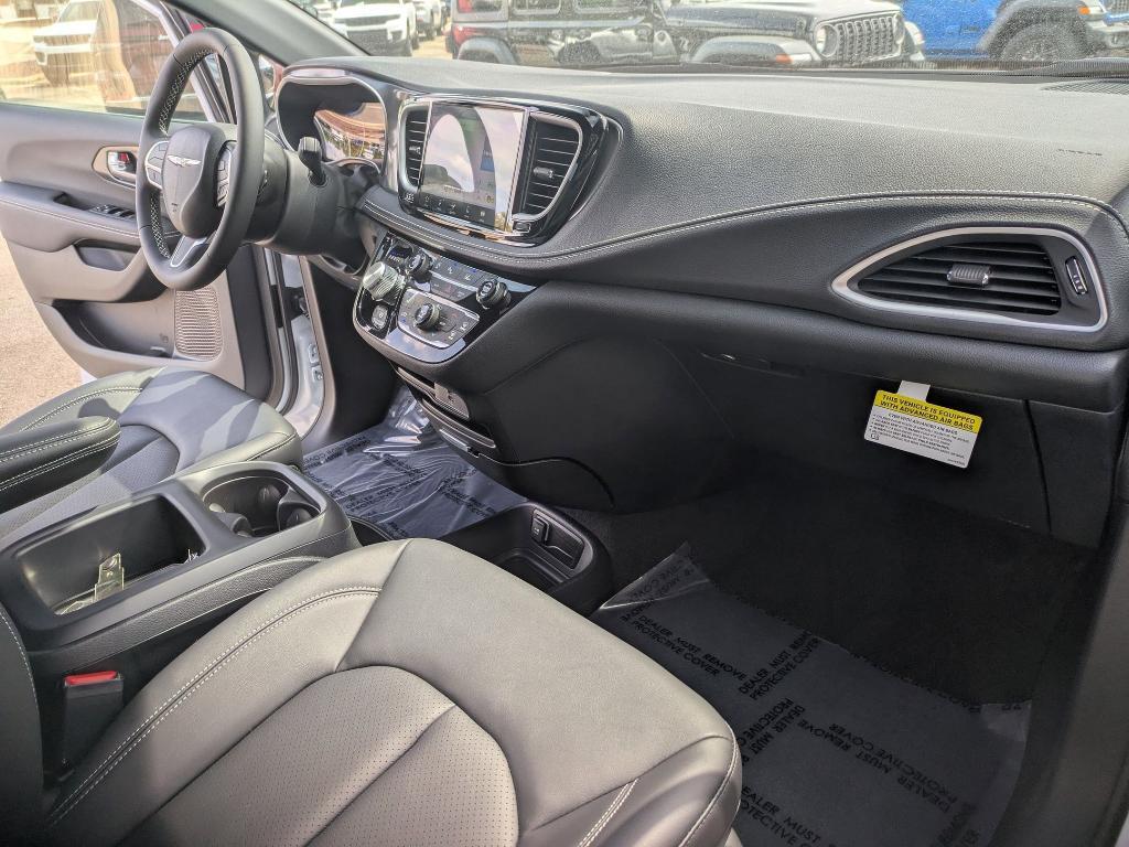 new 2026 Chrysler Pacifica car, priced at $44,685