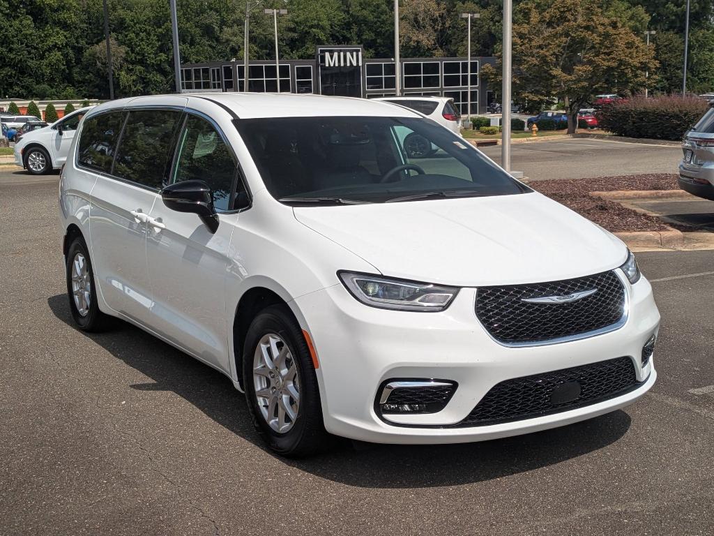 new 2026 Chrysler Pacifica car, priced at $44,685