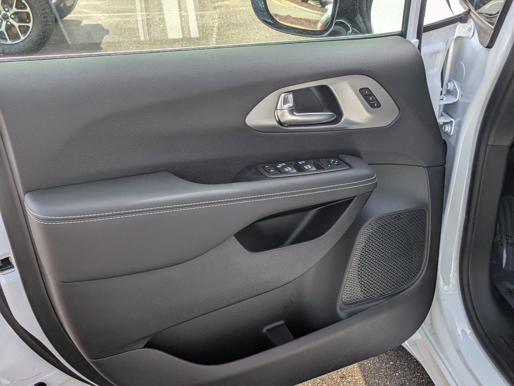 new 2026 Chrysler Pacifica car, priced at $44,685