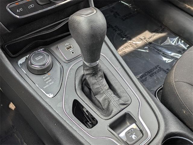 used 2019 Jeep Cherokee car, priced at $13,475