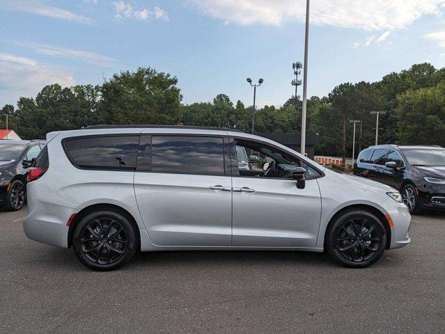 new 2024 Chrysler Pacifica car, priced at $57,950