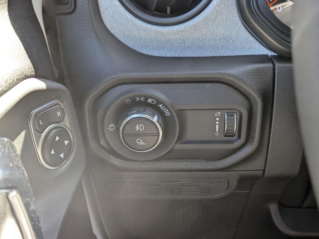 new 2025 Jeep Gladiator car, priced at $48,605