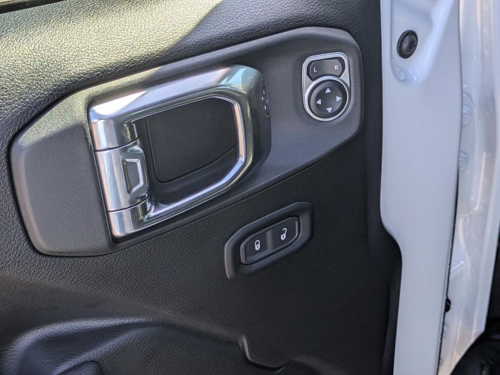 new 2025 Jeep Gladiator car, priced at $48,605