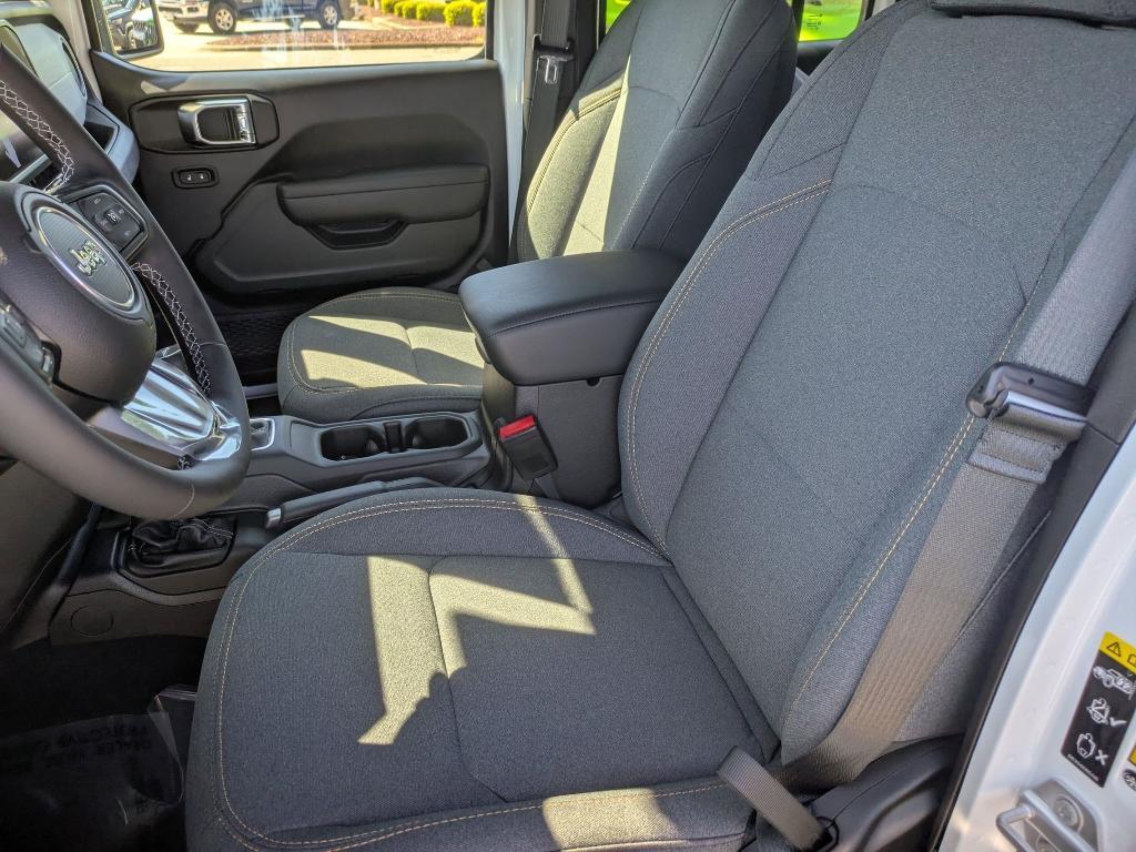 new 2025 Jeep Gladiator car, priced at $48,605