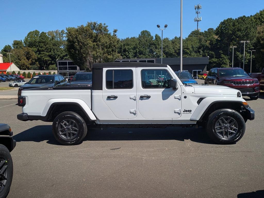 new 2025 Jeep Gladiator car, priced at $48,605