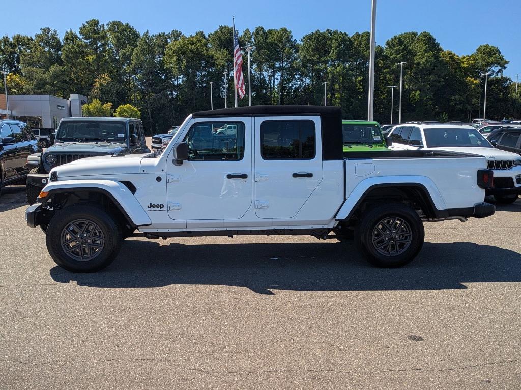 new 2025 Jeep Gladiator car, priced at $48,605