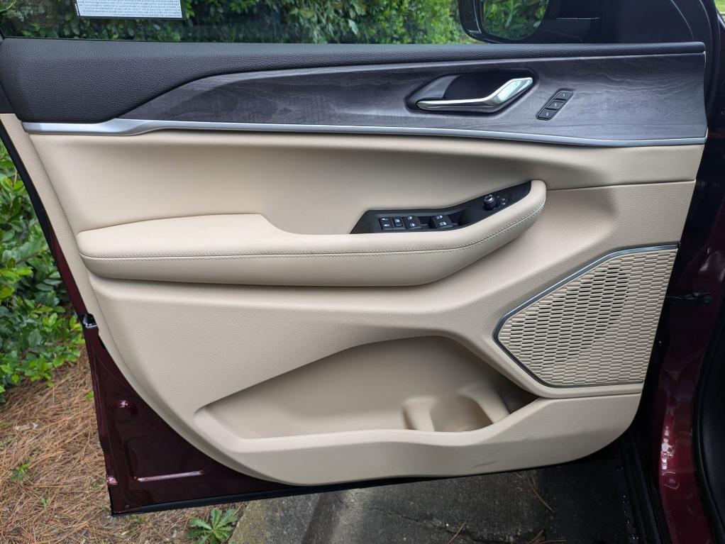 new 2025 Jeep Grand Cherokee car, priced at $54,710