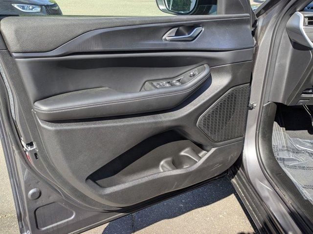 new 2025 Jeep Grand Cherokee car, priced at $45,165