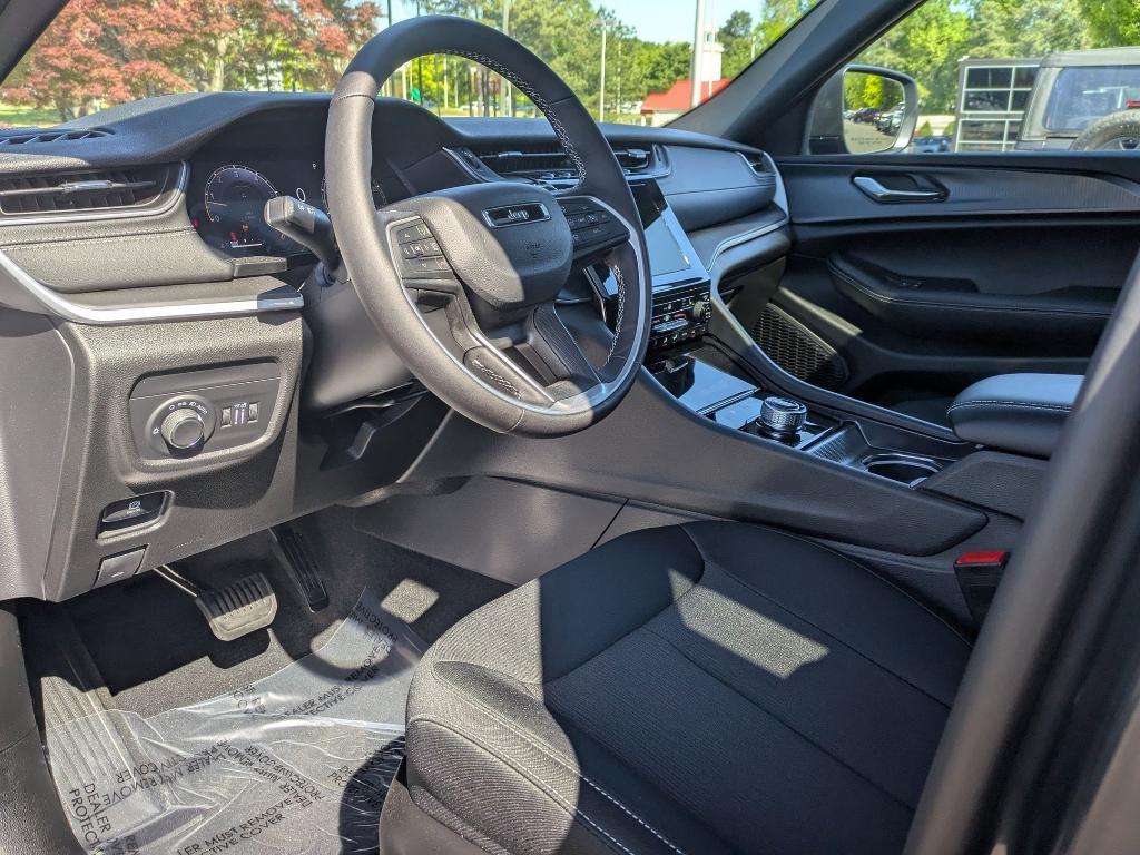 new 2025 Jeep Grand Cherokee car, priced at $45,165