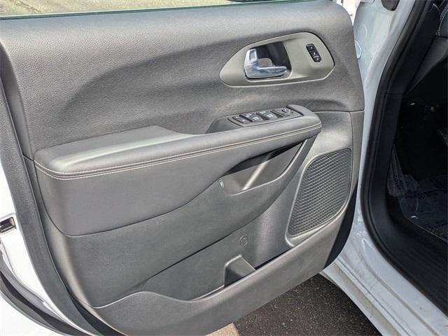 new 2025 Chrysler Pacifica Hybrid car, priced at $54,030