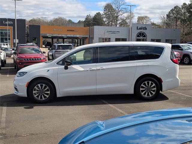 new 2025 Chrysler Pacifica Hybrid car, priced at $54,030