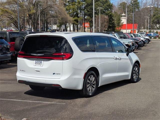 new 2025 Chrysler Pacifica Hybrid car, priced at $54,030