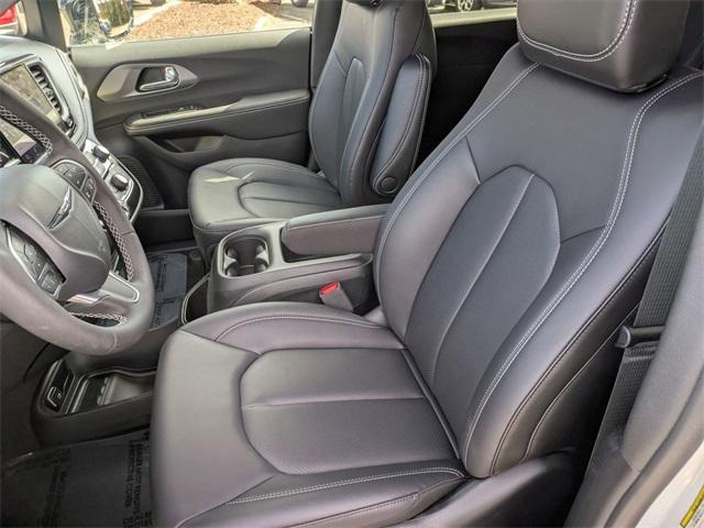 new 2025 Chrysler Pacifica Hybrid car, priced at $54,030
