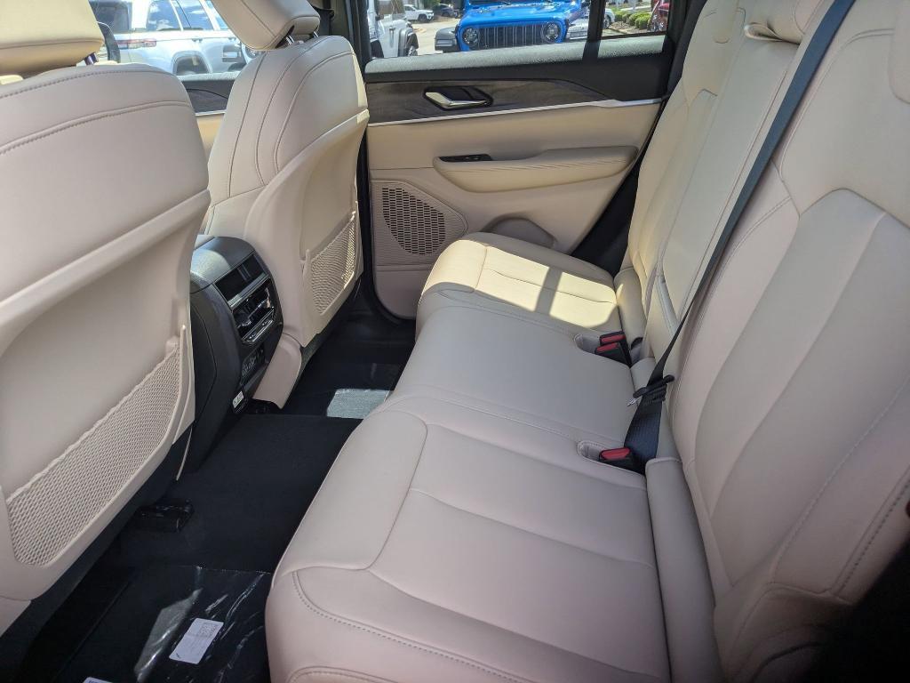 new 2025 Jeep Grand Cherokee car, priced at $50,010