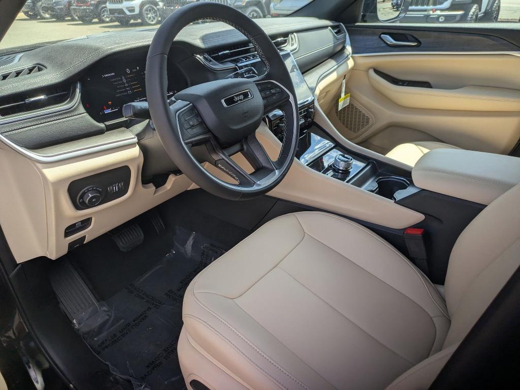 new 2025 Jeep Grand Cherokee car, priced at $50,010