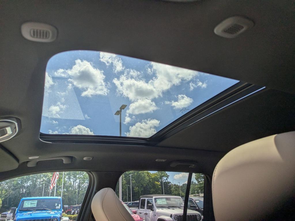 new 2025 Jeep Grand Cherokee car, priced at $50,010