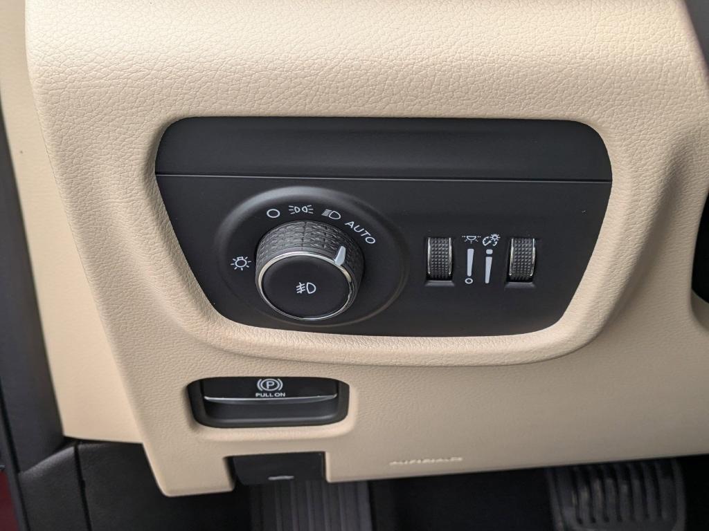 new 2025 Jeep Grand Cherokee car, priced at $50,935