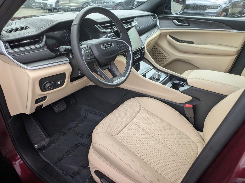 new 2025 Jeep Grand Cherokee car, priced at $50,935