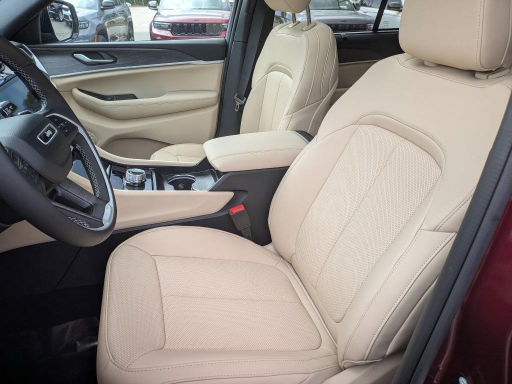 new 2025 Jeep Grand Cherokee car, priced at $50,935