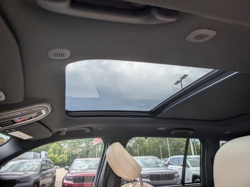 new 2025 Jeep Grand Cherokee car, priced at $50,935