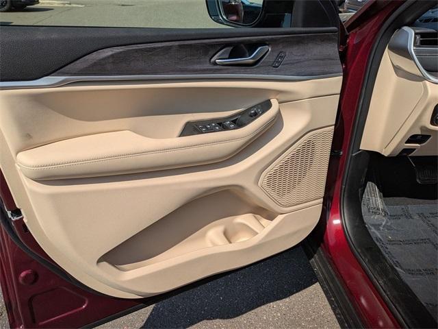 new 2025 Jeep Grand Cherokee car, priced at $48,010