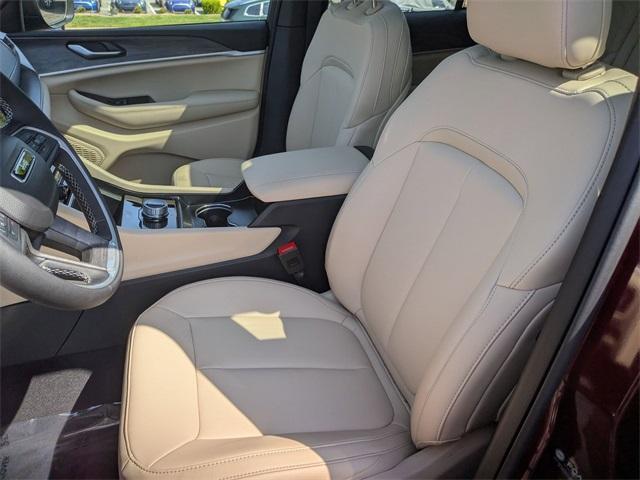 new 2025 Jeep Grand Cherokee car, priced at $48,010