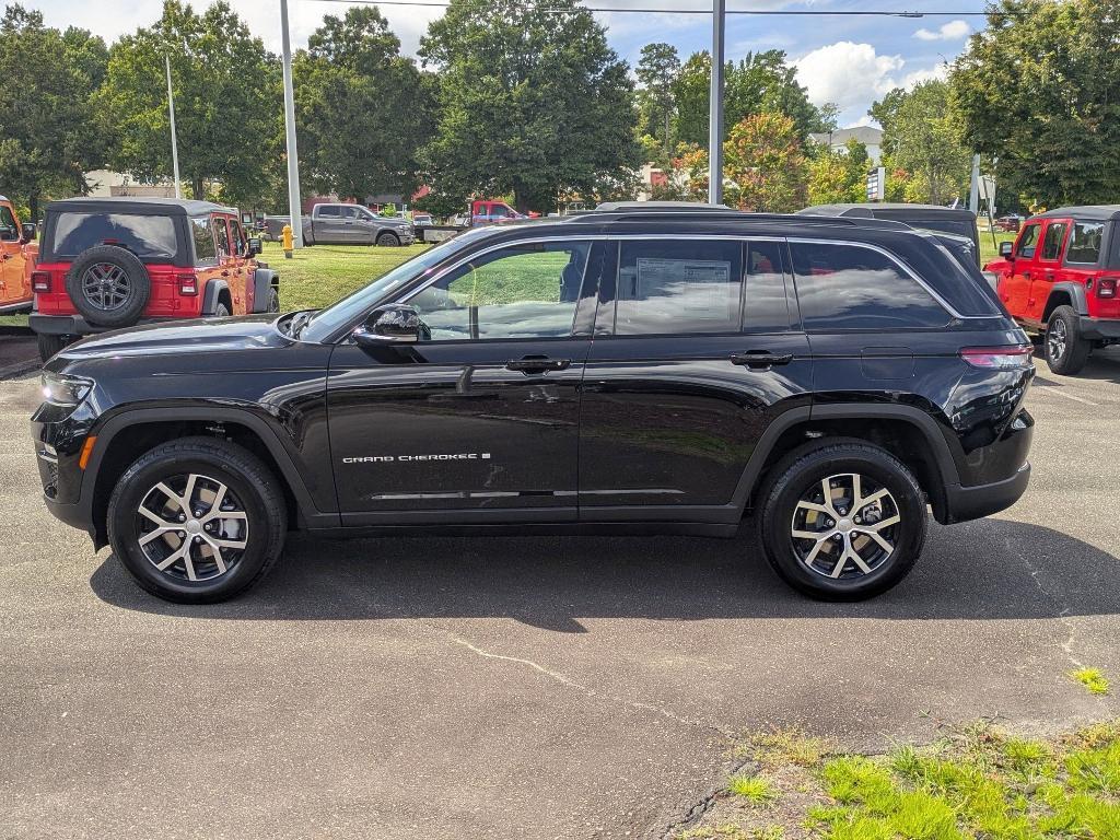 new 2025 Jeep Grand Cherokee car, priced at $49,005