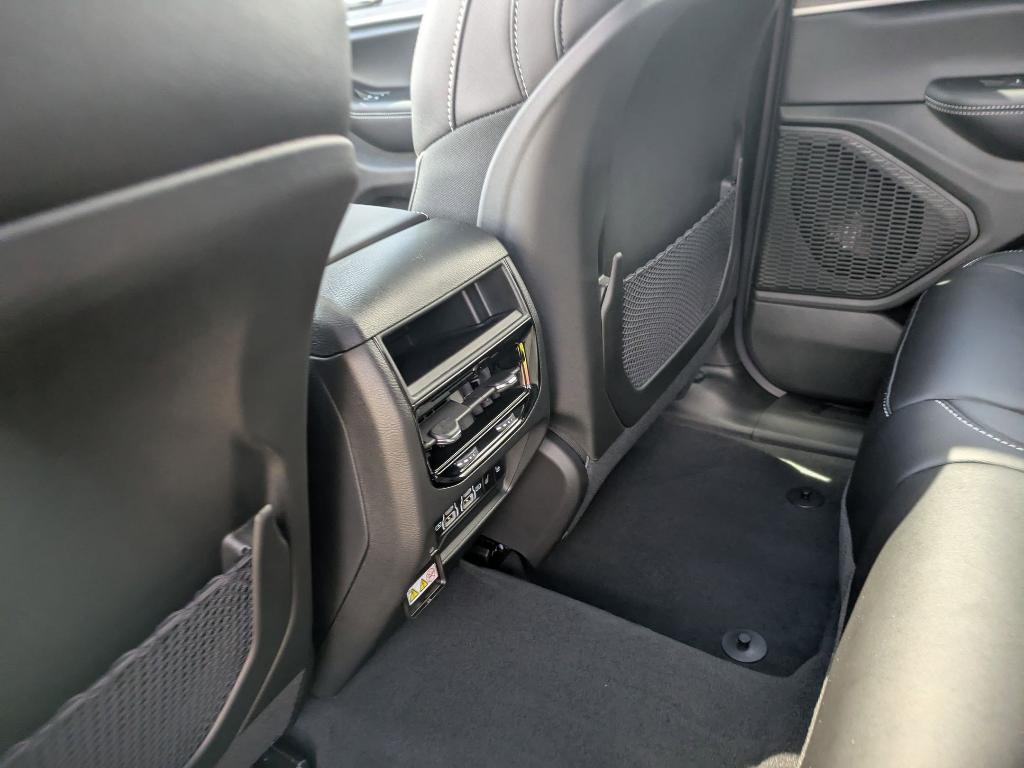 new 2025 Jeep Grand Cherokee car, priced at $49,005