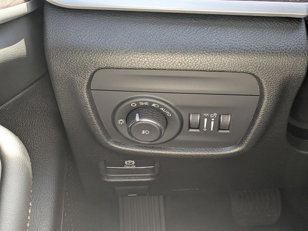 new 2025 Jeep Grand Cherokee car, priced at $49,005