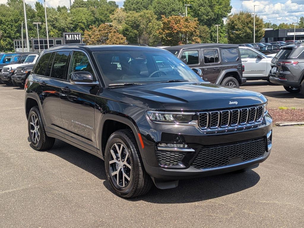 new 2025 Jeep Grand Cherokee car, priced at $49,005