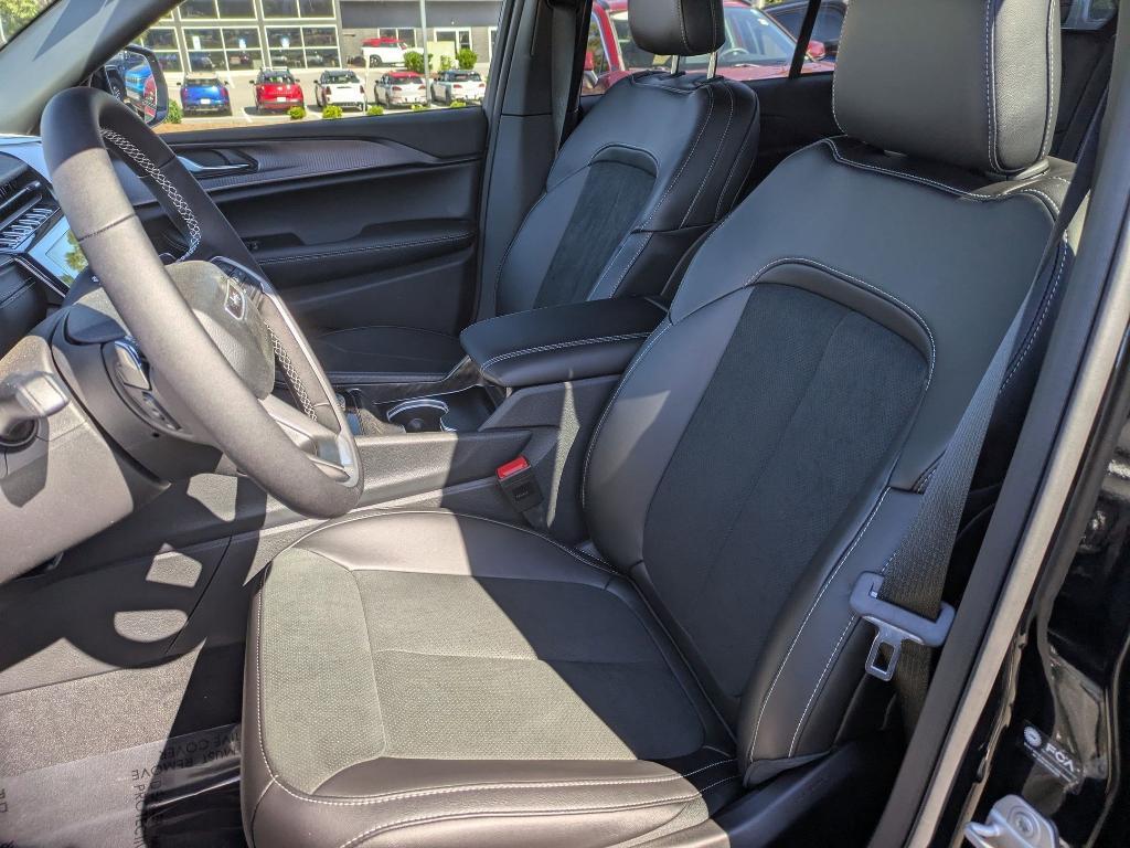 new 2025 Jeep Grand Cherokee car, priced at $45,225