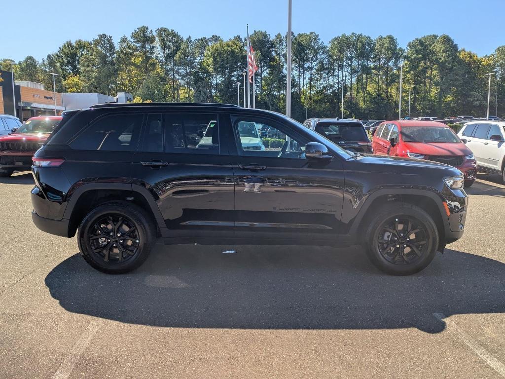 new 2025 Jeep Grand Cherokee car, priced at $45,225