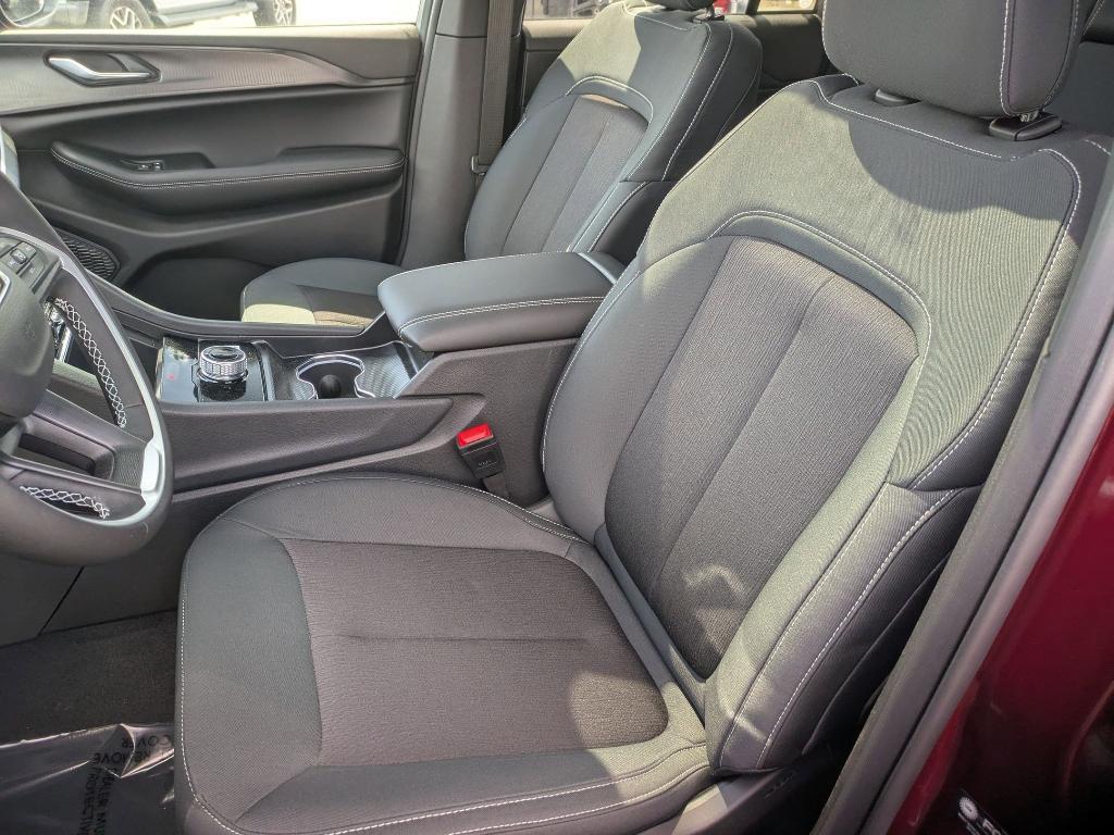 new 2025 Jeep Grand Cherokee car, priced at $45,165