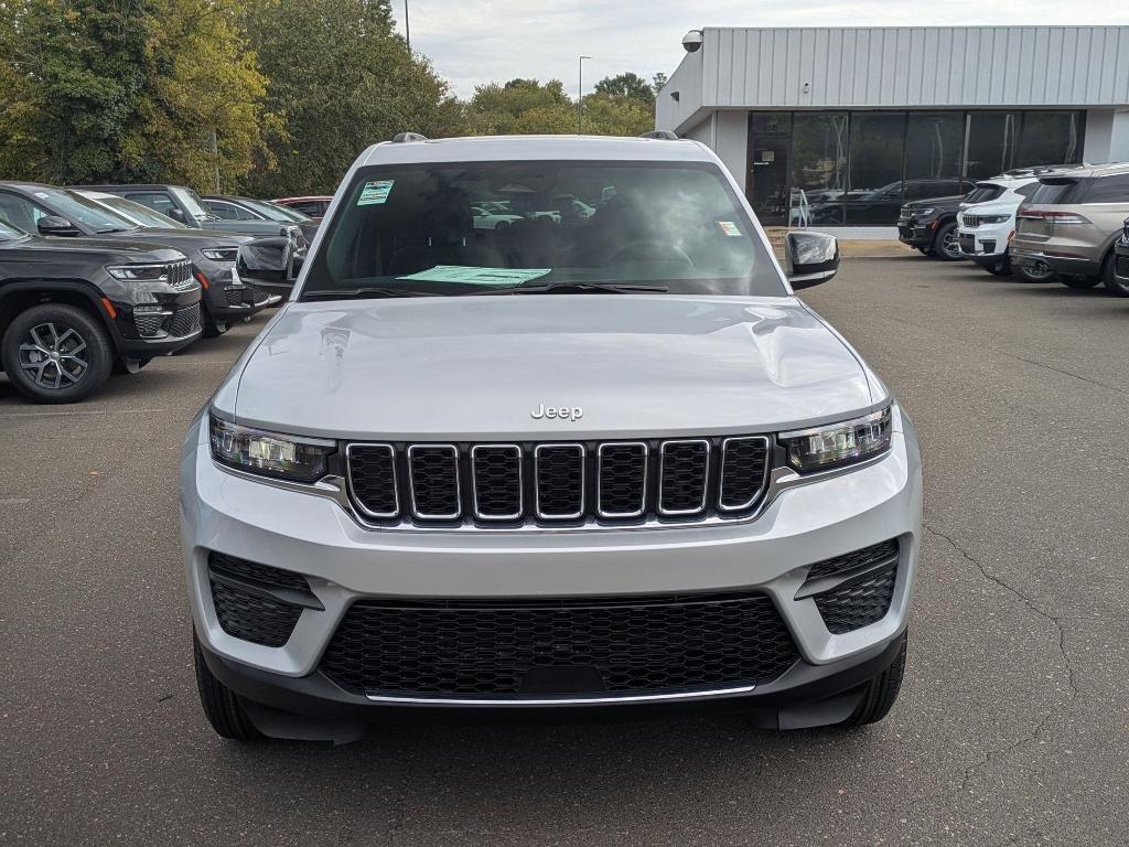 new 2025 Jeep Grand Cherokee car, priced at $42,375
