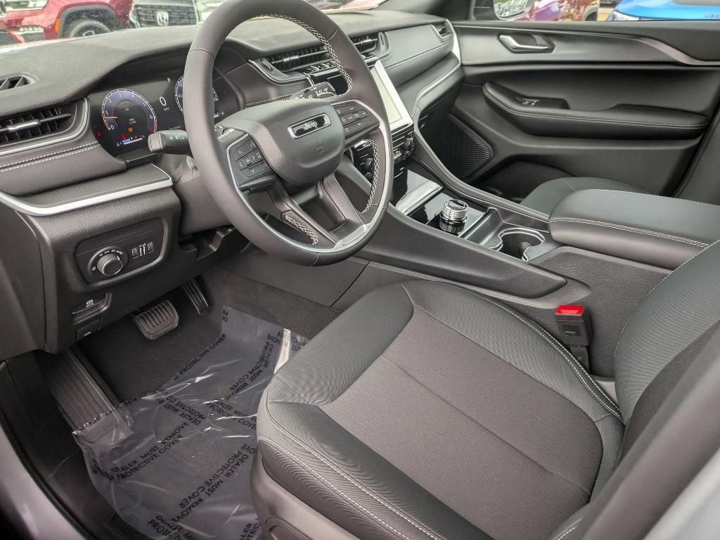 new 2025 Jeep Grand Cherokee car, priced at $42,375