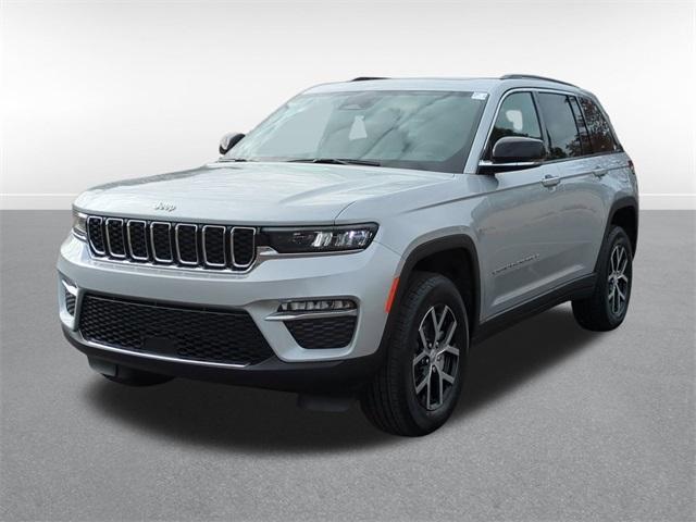 new 2025 Jeep Grand Cherokee car, priced at $50,805