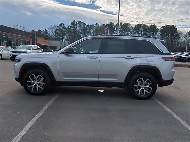 new 2025 Jeep Grand Cherokee car, priced at $50,805