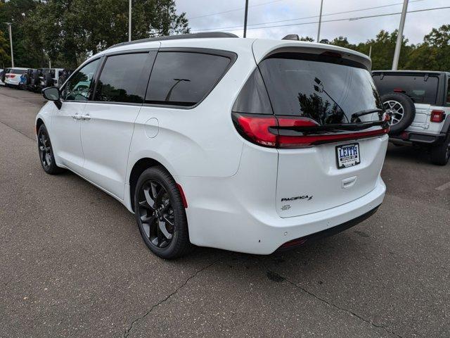 new 2024 Chrysler Pacifica car, priced at $52,285