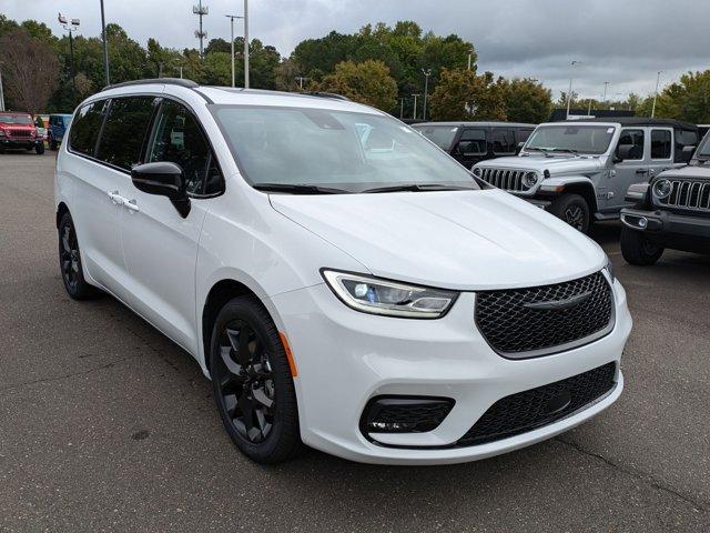 new 2024 Chrysler Pacifica car, priced at $52,285